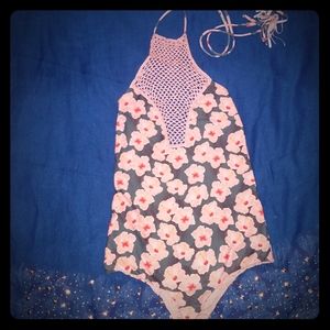 Acacia Teahupo'o one piece in Mahalo